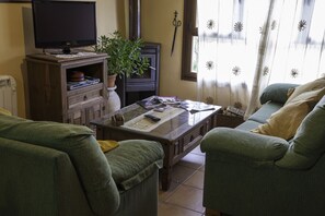 Smart TV, fireplace, books - Tranquility, friendship and good times. (Sotoserrano)