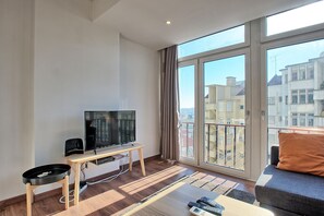 TV - Beautiful Alameda Flat  (Lisboa)