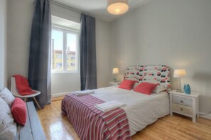 5 slaapkamers, een strijkplank/strijkijzer, wifi, beddengoed