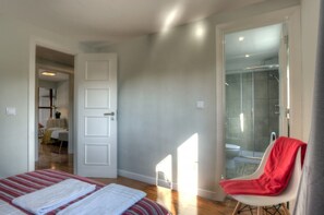 5 bedrooms, iron/ironing board, WiFi, bed sheets