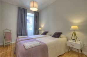 5 chambres, fer et planche à repasser, Wi-Fi, draps fournis