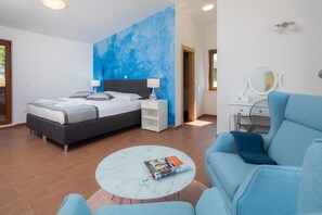 5 bedrooms, desk, iron/ironing board, free WiFi