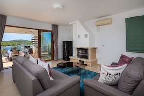 TV, fireplace - Luxury Villa Jasmin with Pool (Rogoznica)