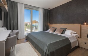 4 Schlafzimmer, Schreibtisch, Bügeleisen/Bügelbrett, kostenloses WLAN