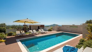 Pool - Luxury Villa Cinderella with Swimming Pool (Primošten)