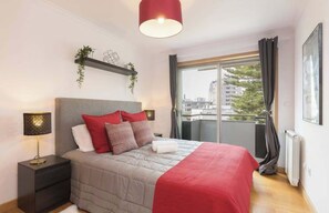 3 bedrooms, iron/ironing board, travel cot, WiFi - Deluxe Modern Flat w/ Balcony by HostWise (Porto)