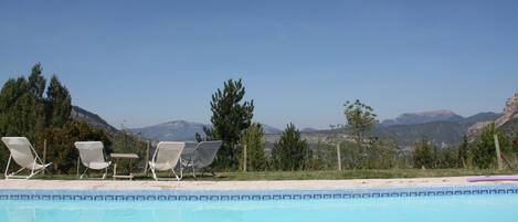 Sisäuima-allas, ulkouima-allas