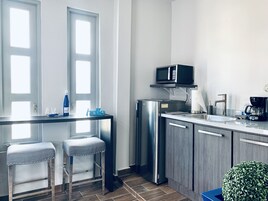 尊荣公寓, 1 张大床, 无烟房 | 私人厨房 | 冰箱、微波炉、炉灶、茶具/咖啡用具