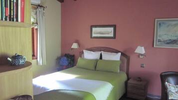 3 chambres, fer et planche à repasser, Wi-Fi, draps fournis