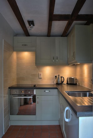Fridge, oven, stovetop, toaster - Old Millers Cottage, Dovedale, Derbyshire / Staffordshire borders (Milldale)