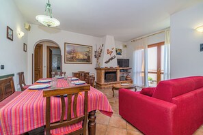Smart TV, fireplace, books, stereo - 'ROSA DEI VENTI' APARTMENT - Villa Soledad (Capoliveri)