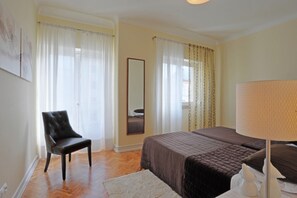 4 chambres, fer et planche à repasser, Wi-Fi, draps fournis