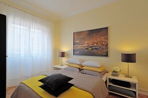 4 bedrooms, iron/ironing board, WiFi, bed sheets