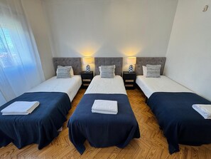 6 habitaciones, tabla de planchar con plancha, wifi y ropa de cama 