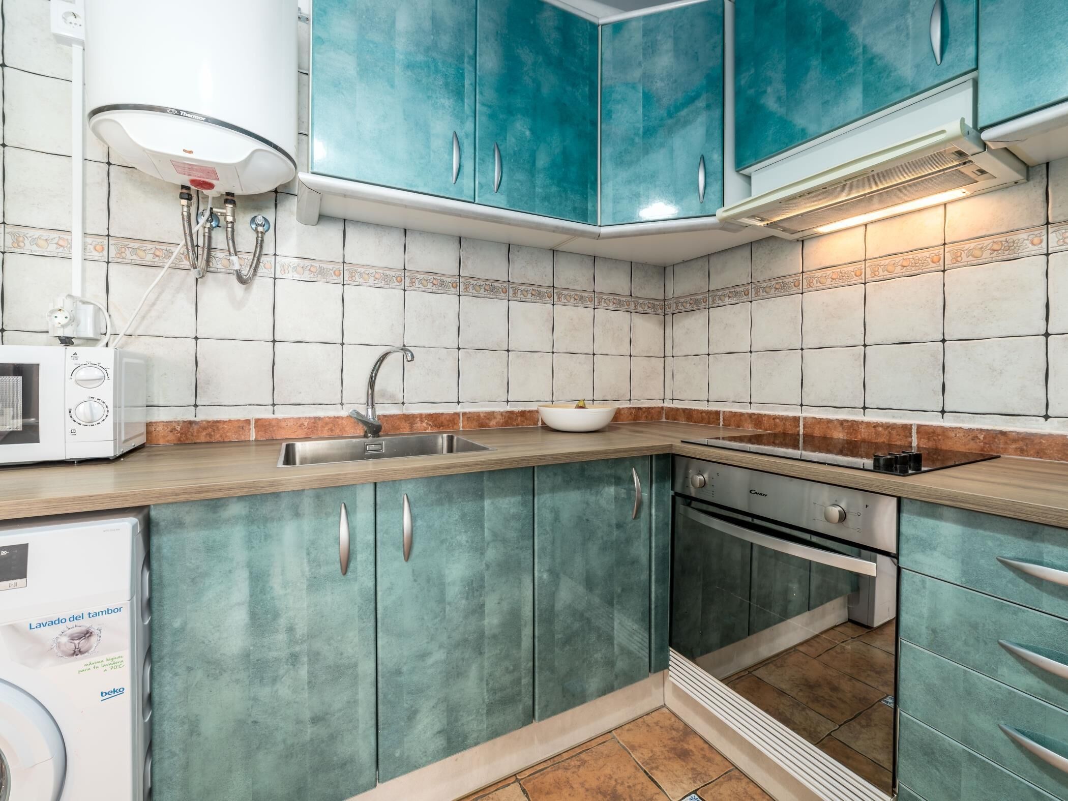 Réfrigérateur, micro-ondes, four, lave-vaisselle