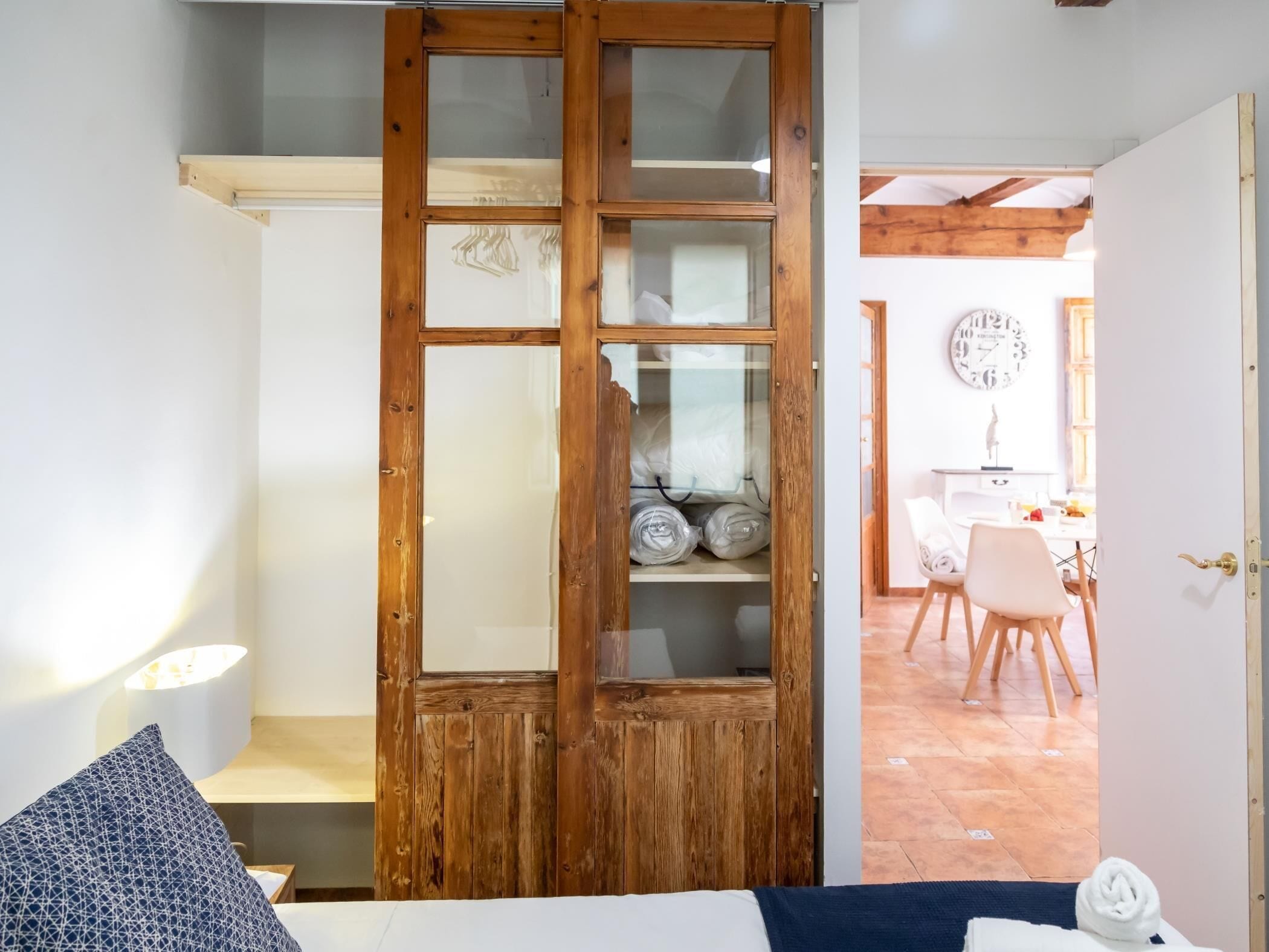 1 slaapkamer, een strijkplank/strijkijzer, internet, beddengoed