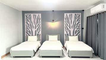 Family Triple Room | Hypo-allergenic bedding, desk, free WiFi, bed sheets
