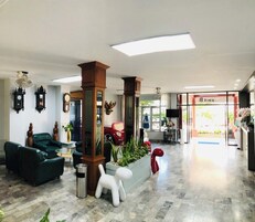 40-inch TV with cable channels