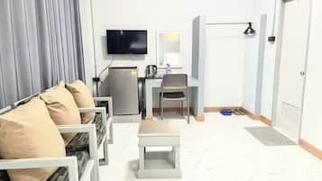 Habitación triple familiar | Ropa de cama hipoalergénica, escritorio, wifi gratis y ropa de cama