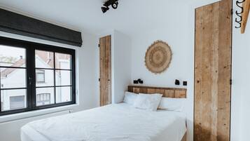 5 slaapkamers, een bureau, geluiddichte muren