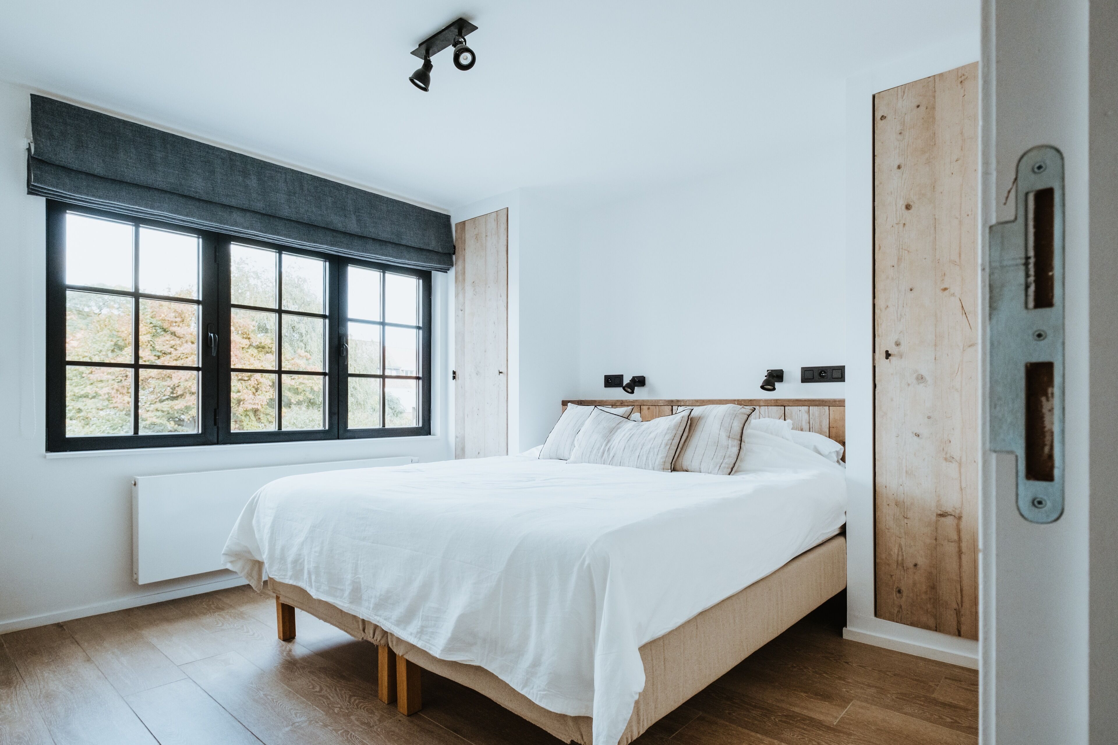 5 slaapkamers, een bureau, geluiddichte muren