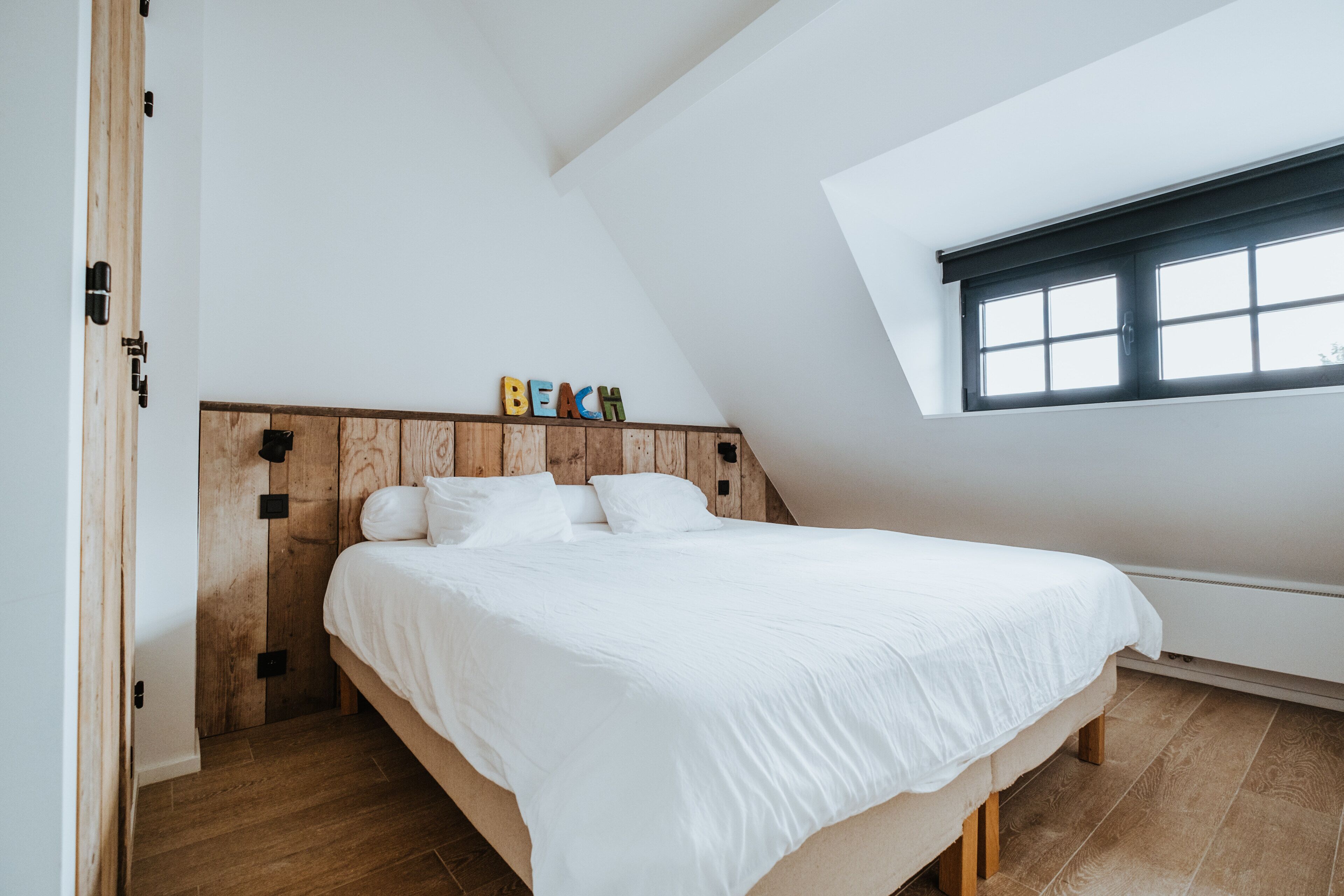 5 Schlafzimmer, Schreibtisch, schallisolierte Zimmer