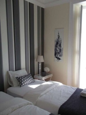 6 bedrooms, iron/ironing board, WiFi, bed sheets