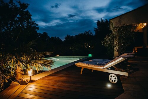 Maison de charme, Ambiance ZEN dans garrigue,  Piscine Privée Chauffée & Jacuzzi