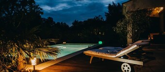 Charming house, ZEN atmosphere in the garrigue, Private heated pool & Jacuzzi