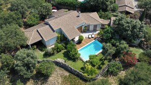 Exterior - Charming house, ZEN atmosphere in the garrigue, Private heated pool & Jacuzzi (Castillon-Du-Gard)