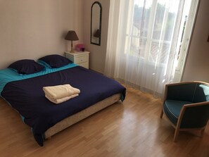 3 chambres, fer et planche Ă repasser, Wi-Fi, draps fournis