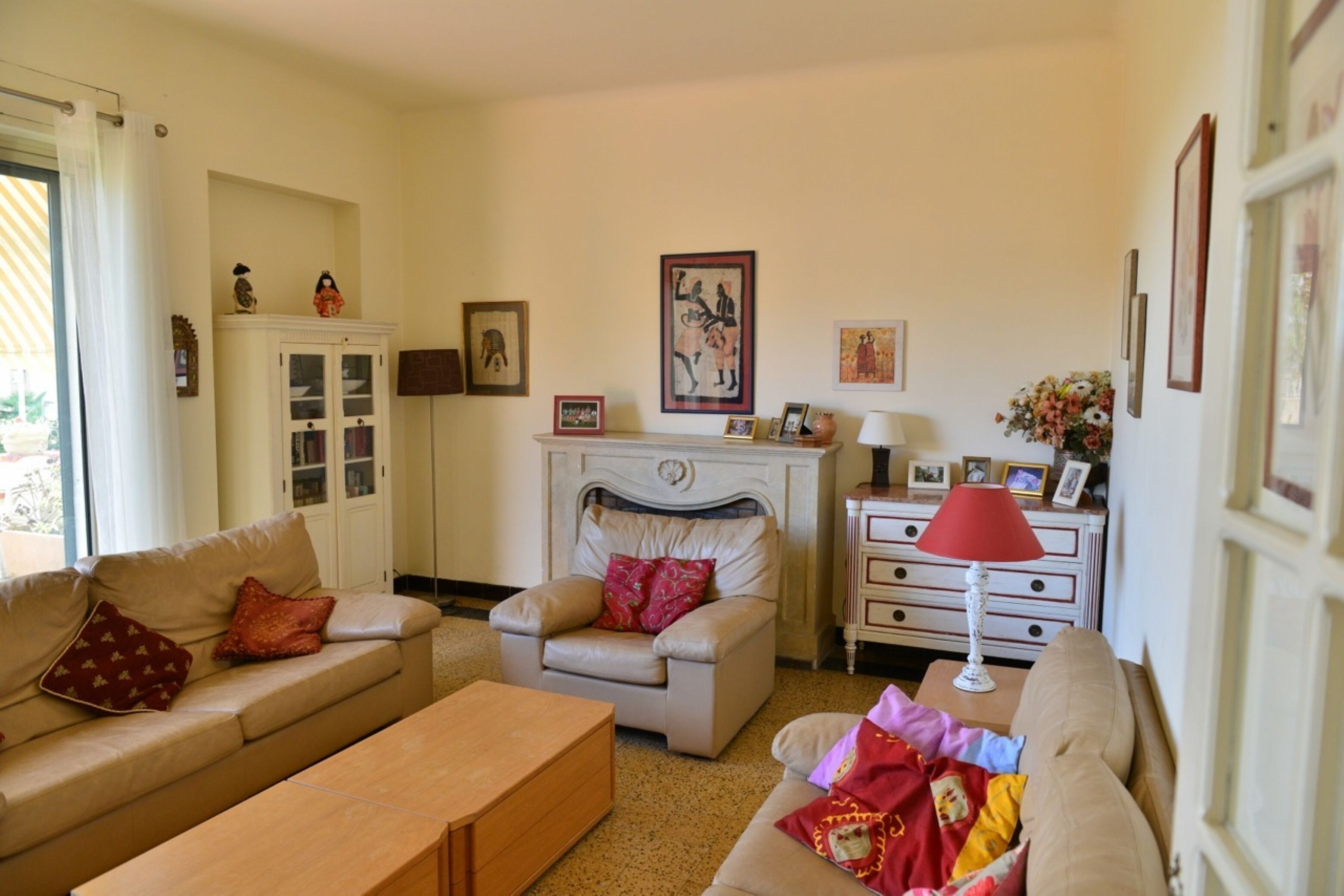 Fernseher, DVD-Player, Bücher