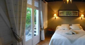 1 slaapkamer, een strijkplank/strijkijzer, gratis wifi, beddengoed