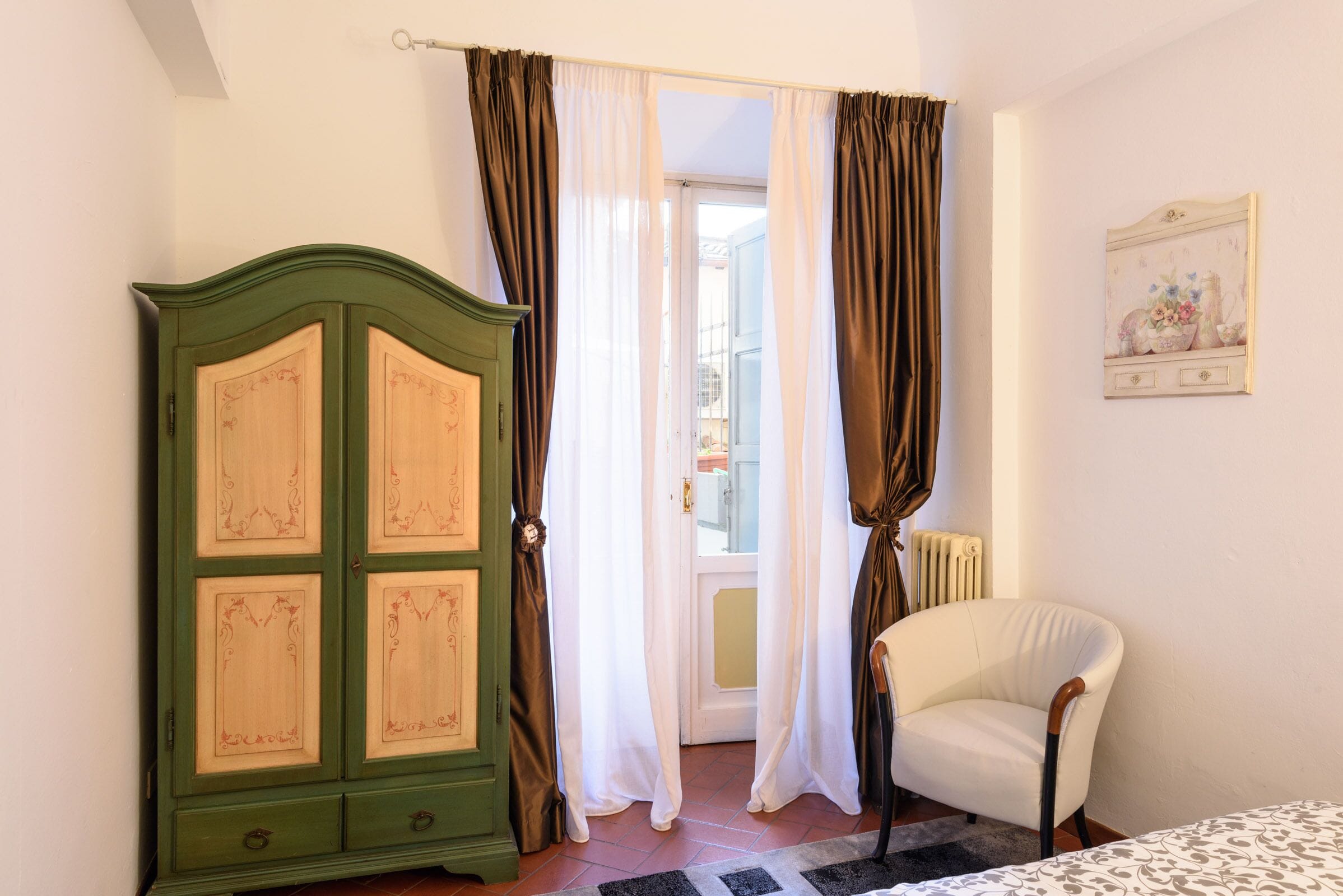 3 quartos, cofres nos quartos, ferros/tábuas de passar roupa, Wi-Fi