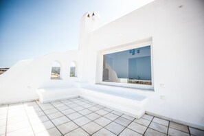 Property grounds - Villa Casa Venetia Paros resort (aliki paros)