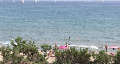 Sea Front Apartment at Oliva Beach. Free Wi-Fi Internet.