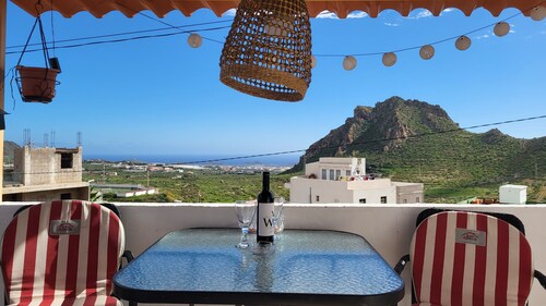 Casa Sandra, Ruhe und Blick von weit zum Meer und Berg