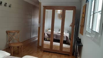 1 bedroom, desk, iron/ironing board, free WiFi