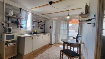 Fridge, microwave, stovetop, coffee/tea maker