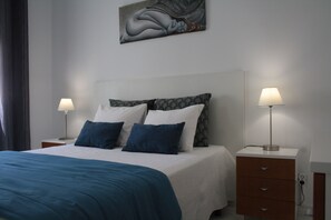 1 soverom, safe på rommet, strykejern/-brett og reiseseng for barn