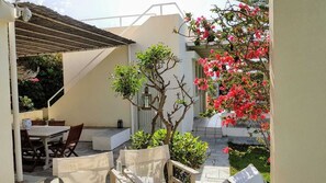 Outdoor dining -  Our small seafront paradise !!! (Akrata)