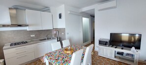 Fridge, microwave, oven, stovetop - Holiday flat with amazing view (Moneglia)