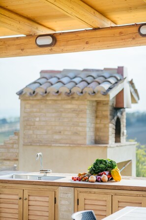 Property grounds - CASTAGNA apartment 110 sqm with shared swimming pool. (Santa Maria Nuova, Ancona)