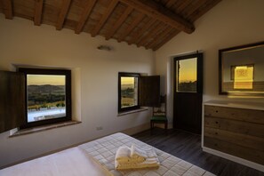 2 bedrooms, iron/ironing board, free WiFi, bed sheets - CASTAGNA apartment 110 sqm with shared swimming pool. (Santa Maria Nuova, Ancona)