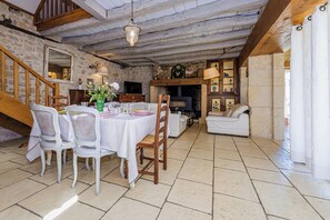 Dining - Del Teil, holiday home with heated pool + wifi (La Bachellerie)