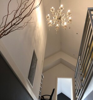 Executive Residence | 3 bedrooms, premium bedding, down duvets, individually decorated - Gumnut Grove The Vintage (Pokolbin)