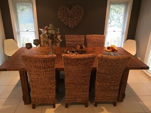 3 restaurants, breakfast served - Gumnut Grove The Vintage (Pokolbin)