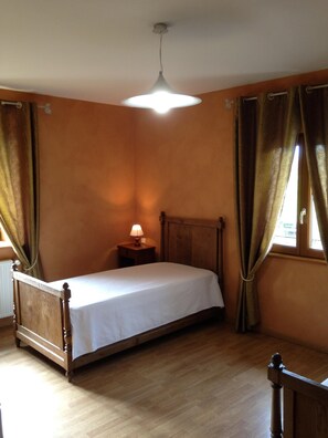 3 habitaciones, tabla de planchar con plancha y wifi 