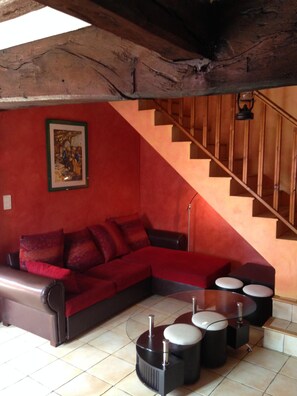 TV, fireplace, table tennis, books - Rural house a few kilometers from the city. (DARNIEULLES)