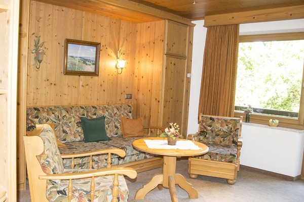 Ferienwohnung Isabella 65qm, Balkon, Kochnische, 2 Schlafzimmer, Wohnzimmer-Wohnzimmer